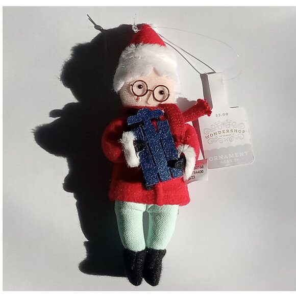 Mrs Claus Christmas Tree Ornament - Picture 3 of 4